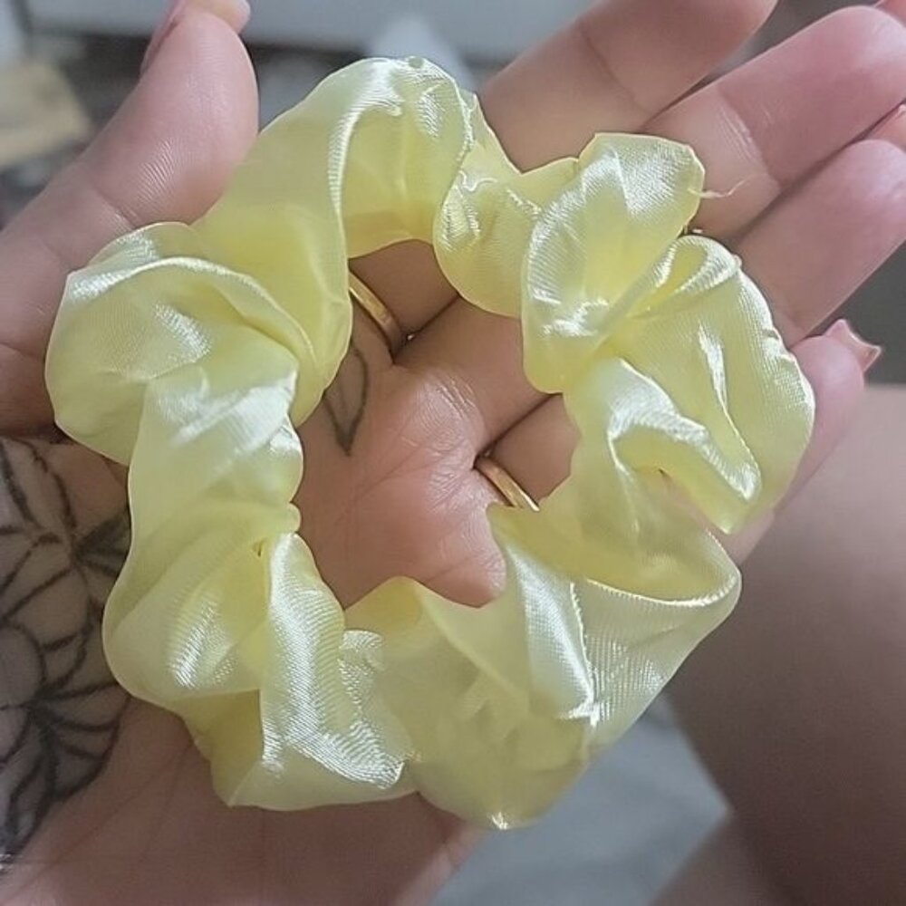 Pale yellow satin scrunchie. New without tags. Never used. Unbranded